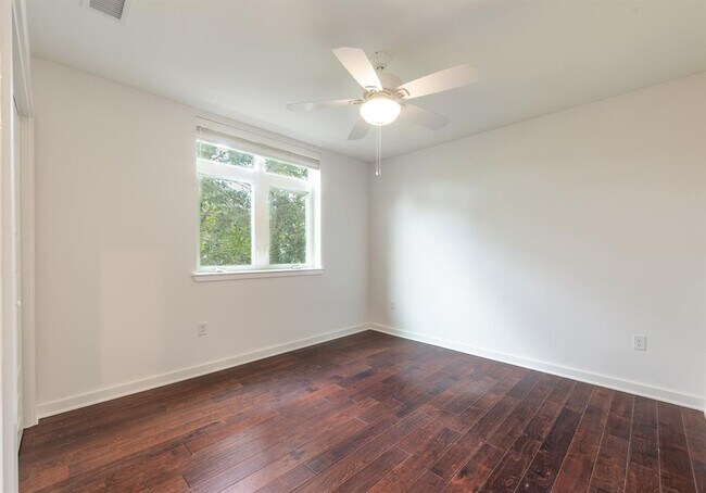 Building Photo - 6700 Menchaca Rd