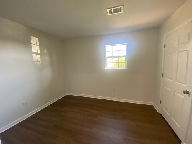 Building Photo - 3901 Lindbergh Dr