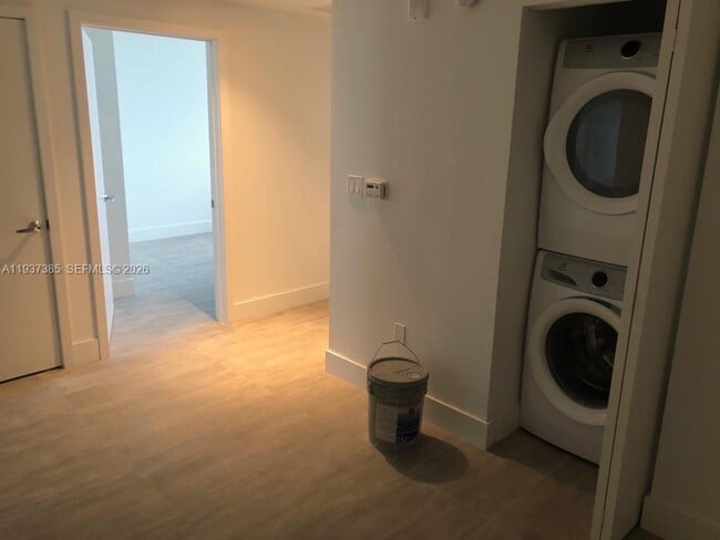 Building Photo - 16385 Biscayne Blvd