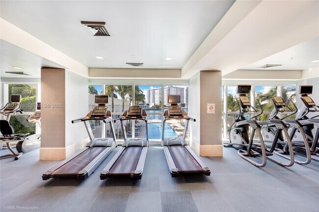 Building Photo - 1945 S Ocean Dr