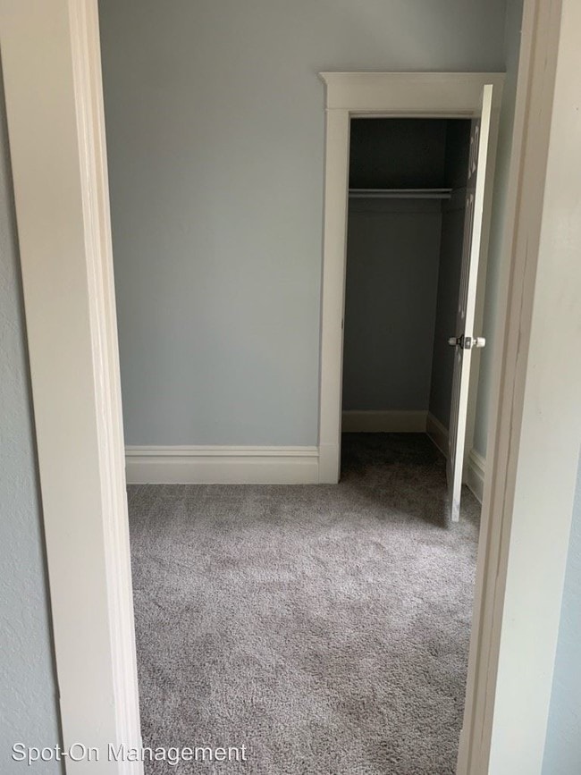 Building Photo - 830 University Ave W