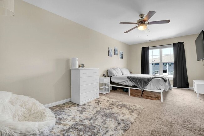 Building Photo - 424 Guppy Lp Rd