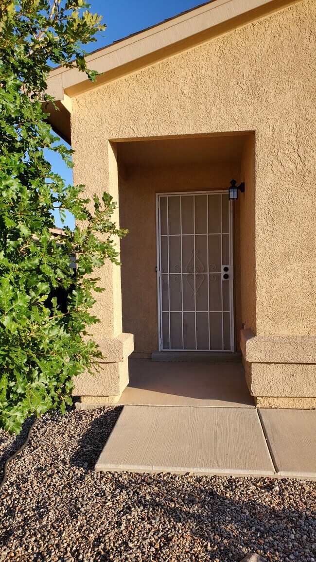 Front Door - 36 Salida del Sol