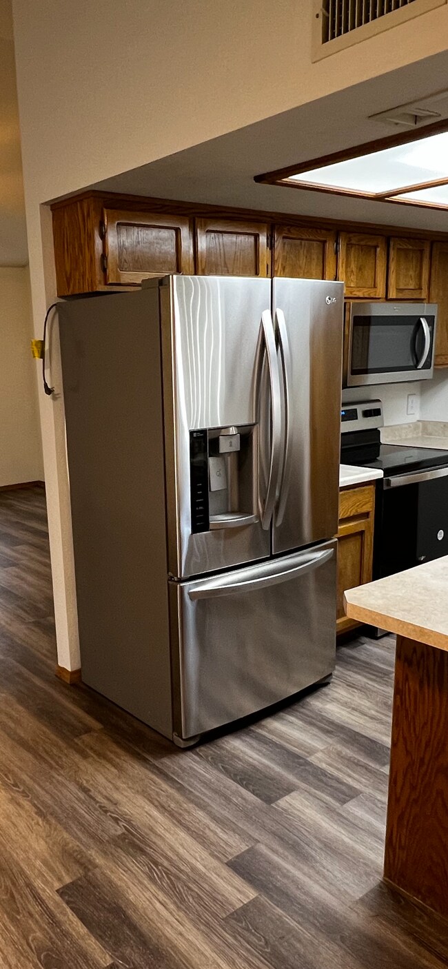 Building Photo - 1165 Sunny Ridge Dr