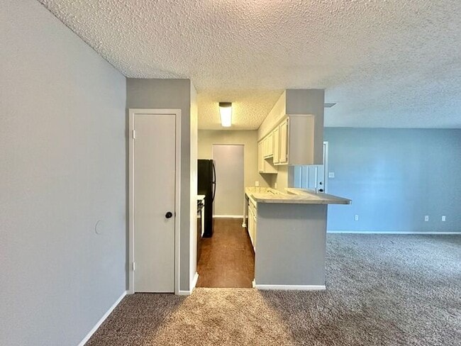 Building Photo - 2 Bed 1 Bath Apartment in South Tyler!