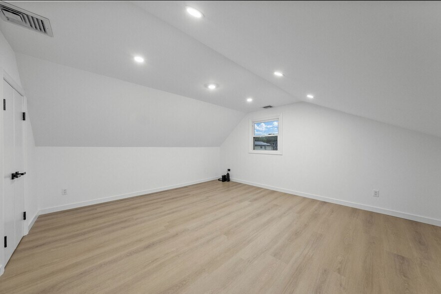 Building Photo - 1148 16th St