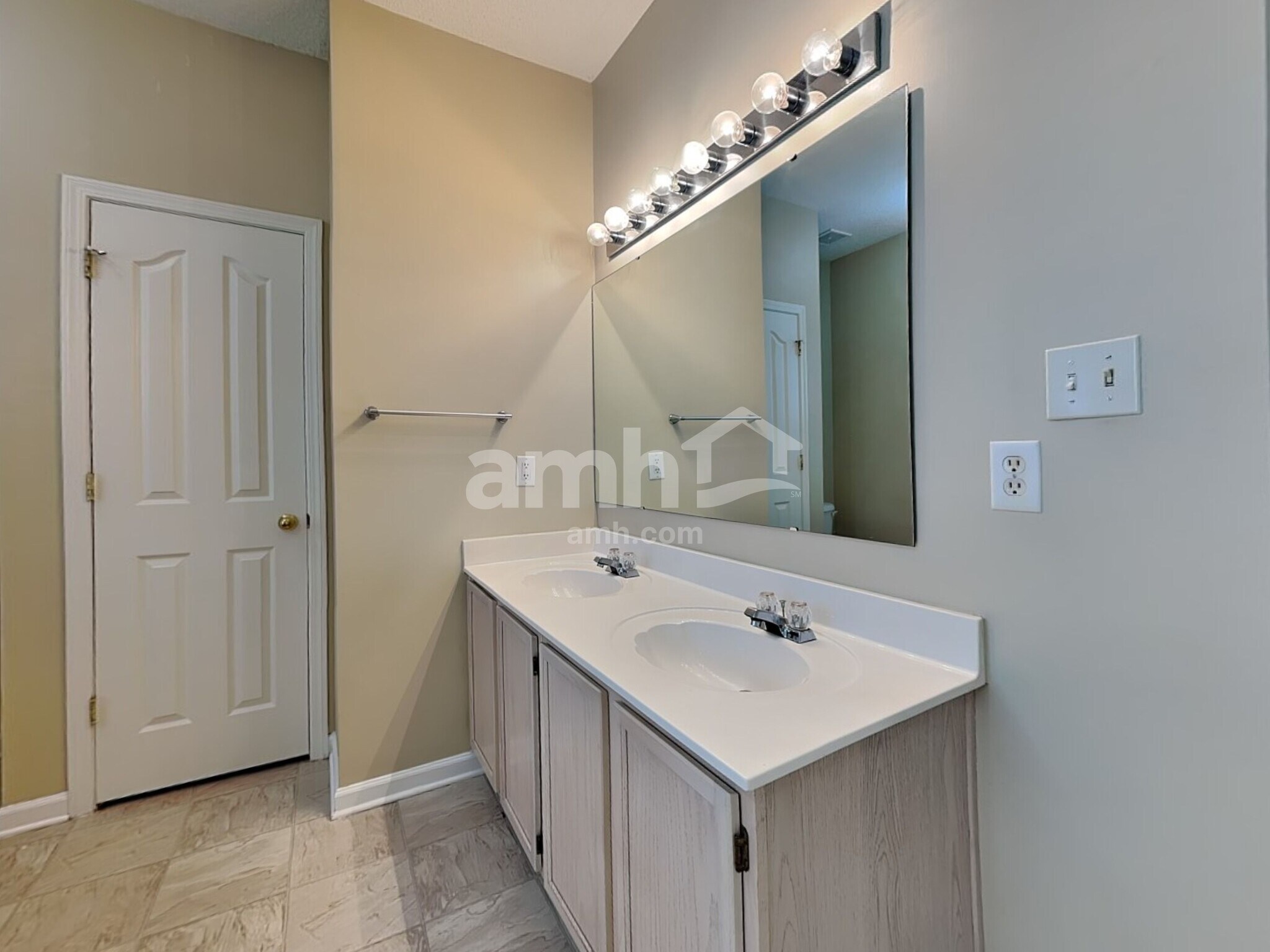 Building Photo - 14036 McGloughlin Way Ct