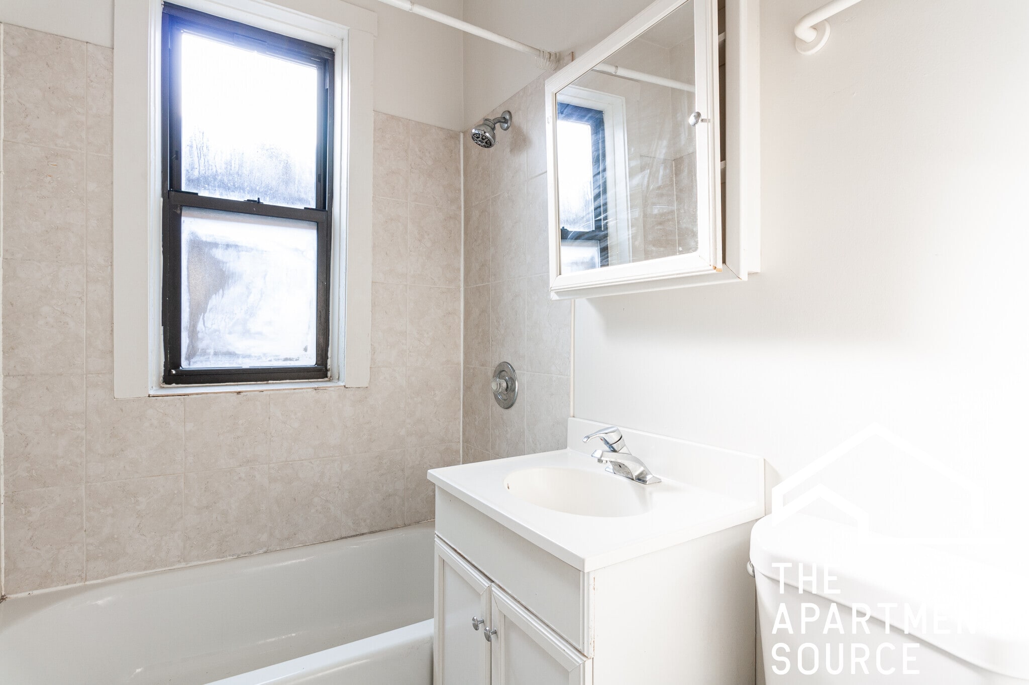 Building Photo - 839 W Cornelia Ave