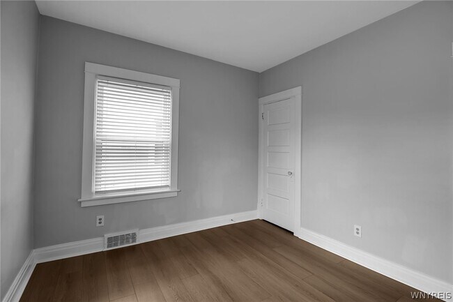 Building Photo - 800 Amherst St