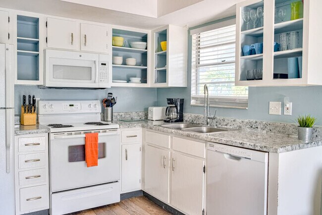 Building Photo - 2205 Avenue B
