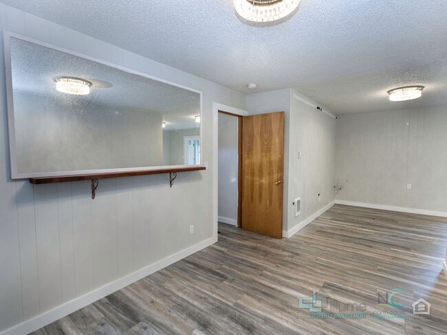 Building Photo - MOVE IN SPECIAL - $500 OFF - Spacious 3 bedroom, 2 bathrooms!!!