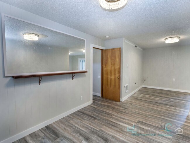 Building Photo - Spacious Single Family Home in Seaside!!!