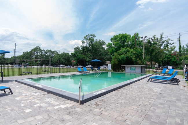 Building Photo - 2765 W Tharpe St