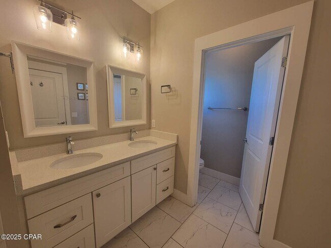Building Photo - 100 Sea Breeze Cir