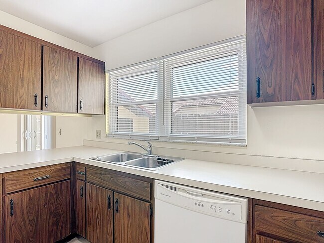 Building Photo - Spanish-Style 3 Bedroom, 2.5 Bath Mediterranean Rooftop Townhouse – Basic Cable & Wi-Fi Included!