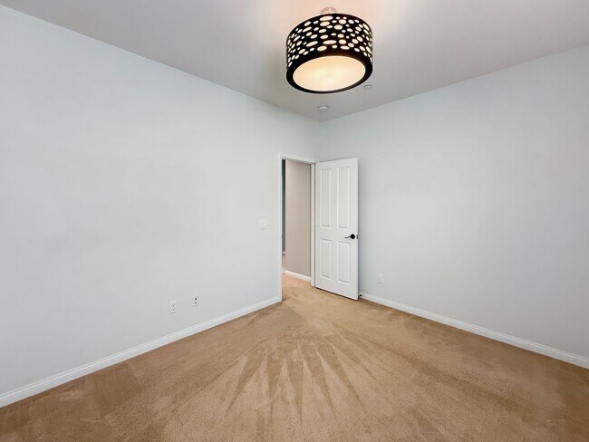 Building Photo - Spacious 4BR/3BA Home in Ocean View Hills