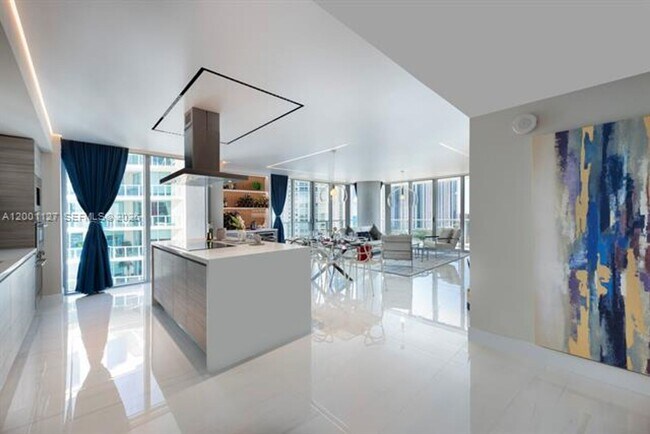 Building Photo - 300 Sunny Isles Blvd