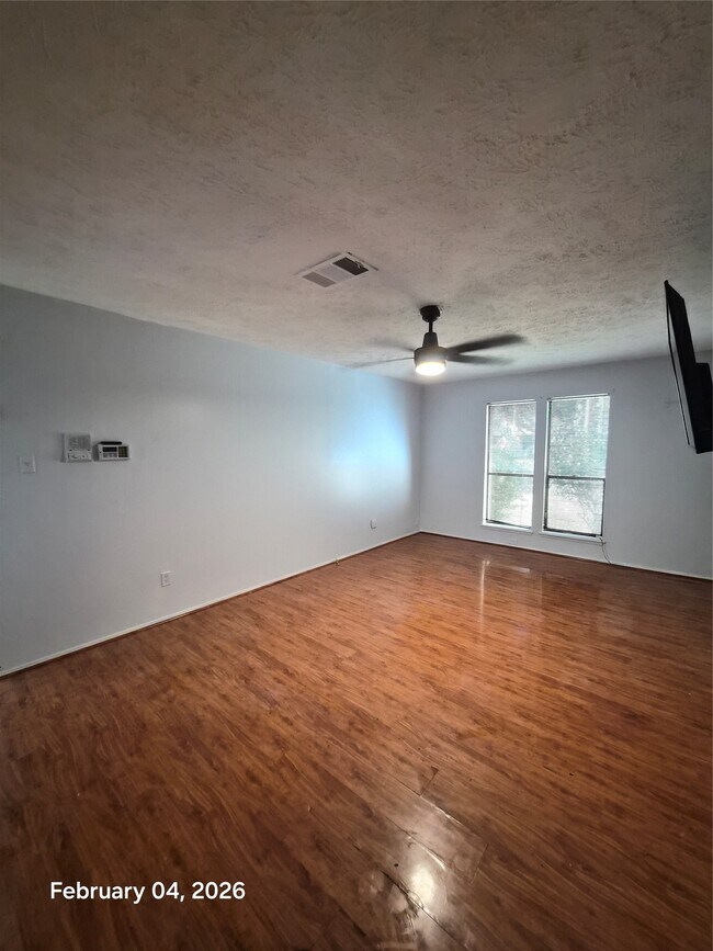 Building Photo - 2923 Edgewood Dr