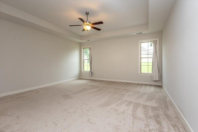 Building Photo - 5143 Lawrenceburg Ln