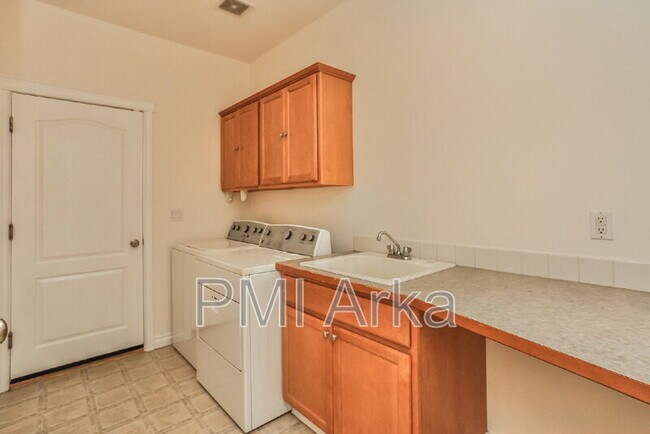 Building Photo - 3504 Buckingham Ct SE