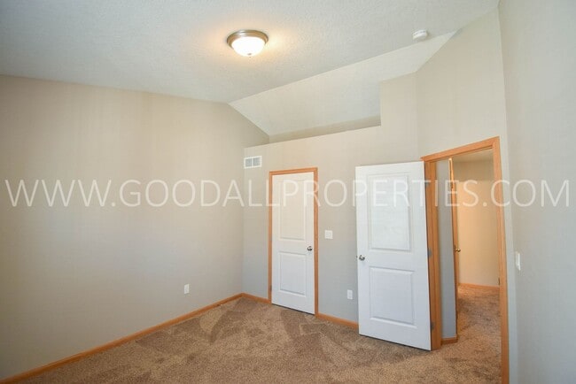 Building Photo - Pleasant Hill Townhome with 2-Car Garage, Walk-In Closets & Deck
