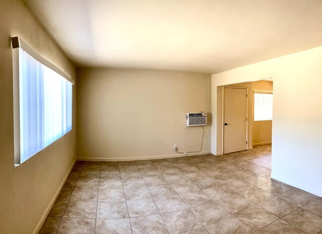 Building Photo - 24836 Walnut St