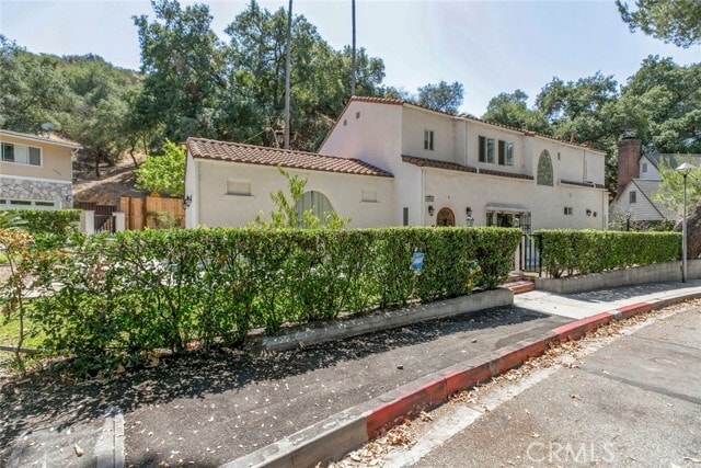 Building Photo - 2644 E Chevy Chase Dr