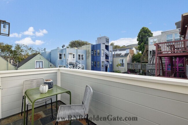 Building Photo - Gorgeous 3 bedroom, 2 and a half bathroom condo in Bernal Park for rent!