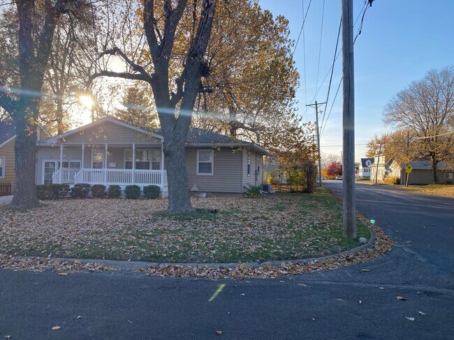 Building Photo - 3807 N Faber Ave