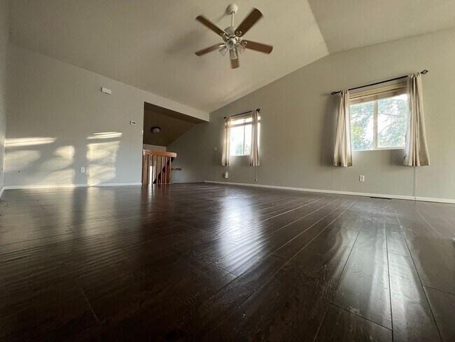 Building Photo - Lovely Ranch, Pikes Peak Views from Expans...