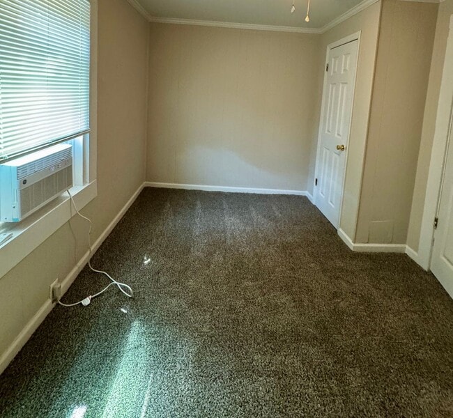 Building Photo - Move-in Ready!