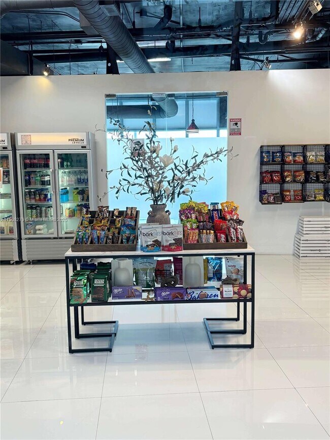 Building Photo - 601 NE 36th St