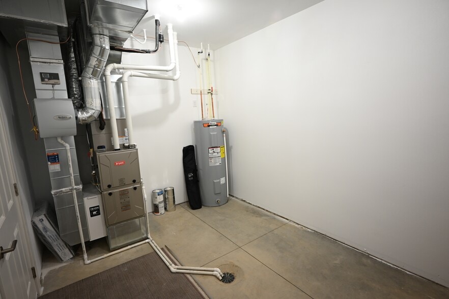 Building Photo - 6201 Tyler Pky