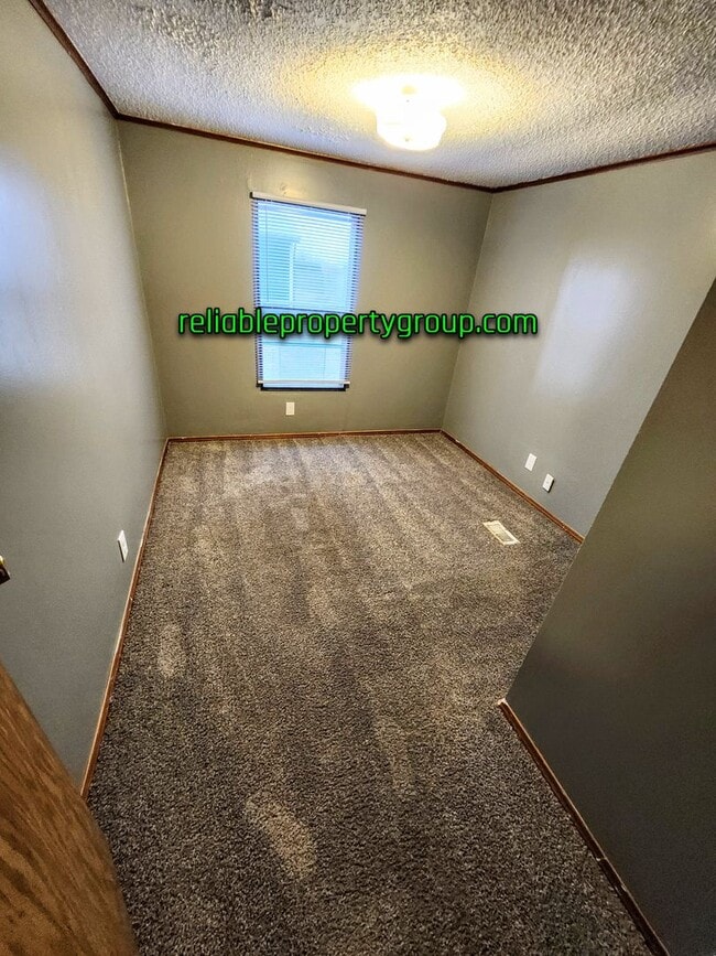 Building Photo - New Listing in Fort Wayne