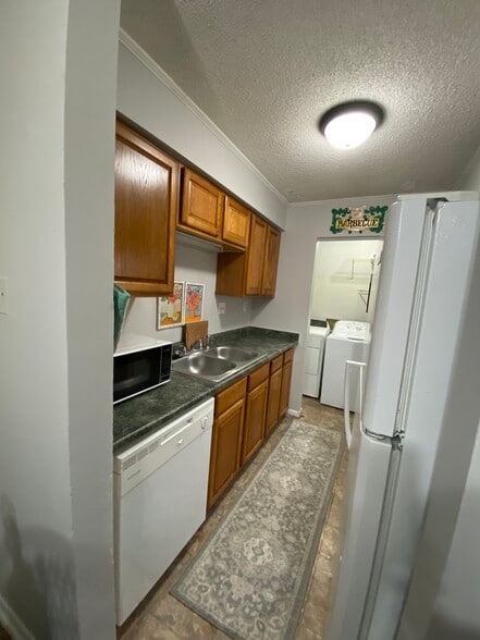 Building Photo - 950 Forestbrook Rd