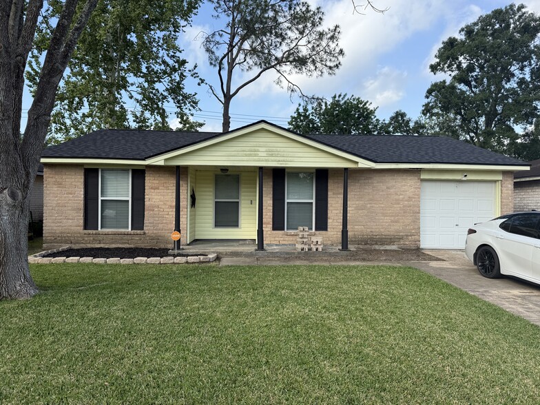 Primary Photo - 16914 David Glen Dr