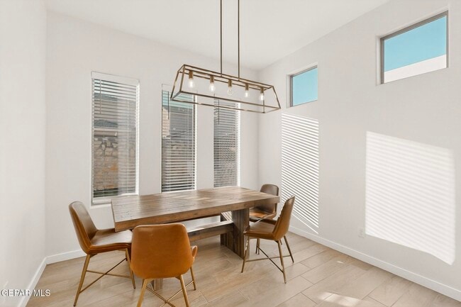 Building Photo - 905 Witton Pl