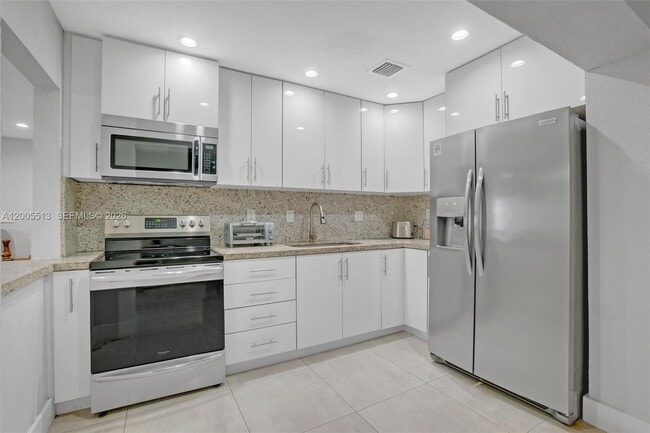 Building Photo - 862 W 79th St