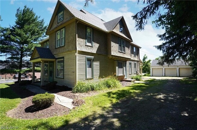 Building Photo - 31 E Case Dr