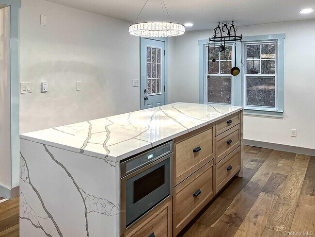 Building Photo - 5 Valley Farm Rd