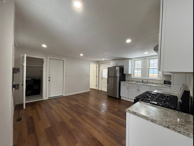 Building Photo - 169 Sewalls Falls Rd