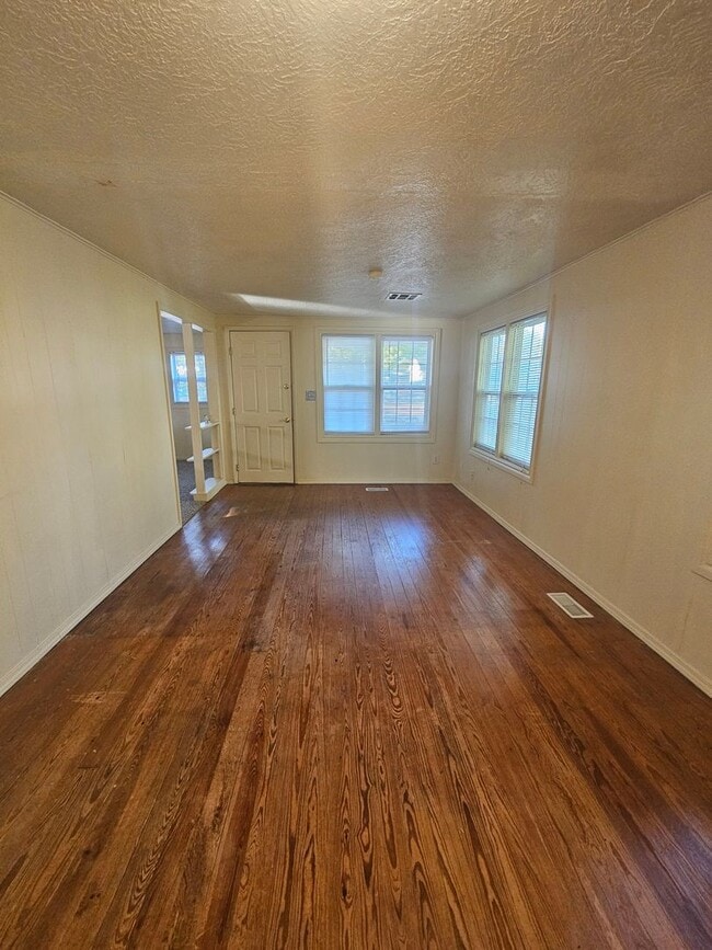 Building Photo - (2) Bed/(1) Bath in Core Norman Avail NOW! Video Tour!