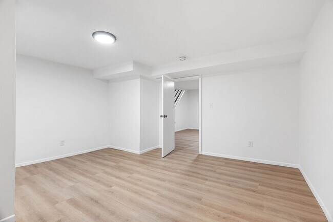 Building Photo - 5382 Kings Park Dr