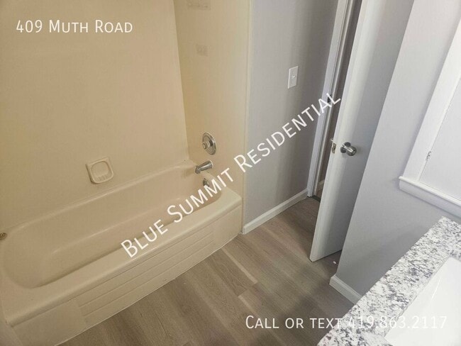 Building Photo - 409 Muth Rd