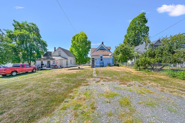 Building Photo - 4 Bedroom Home for Rent! Remodeled Home wi...