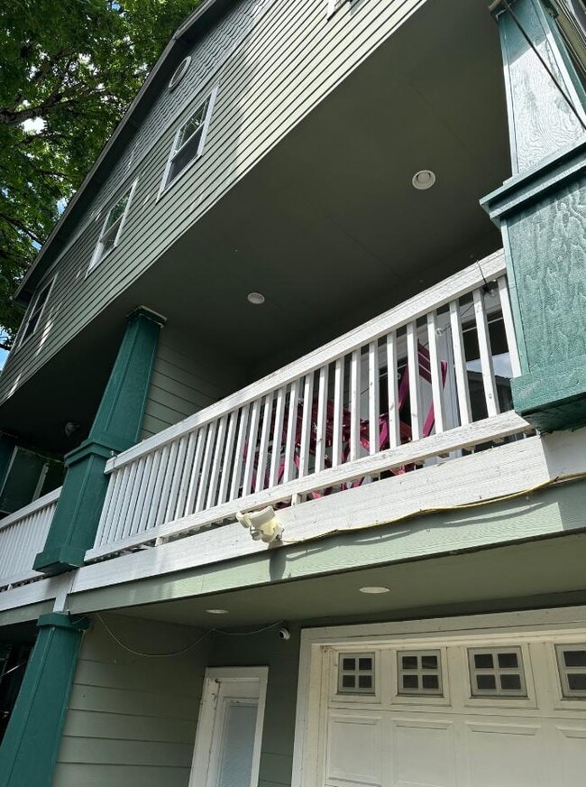 Building Photo - 337 N Ivy St