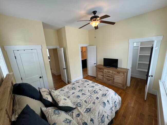 Building Photo - 819 Meadowsweet Ln