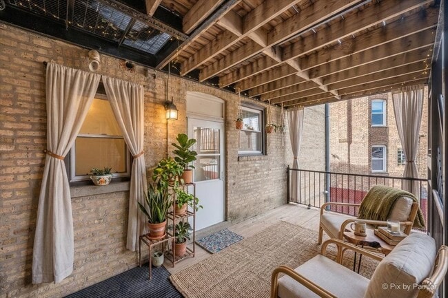 Building Photo - 6146 N Ravenswood Ave