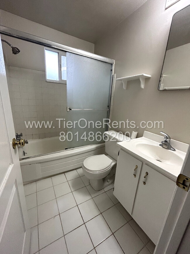 Building Photo - NO DEPOSIT option available for qualified ...