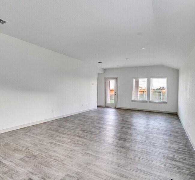 Building Photo - 14510 Rain Tree Dr